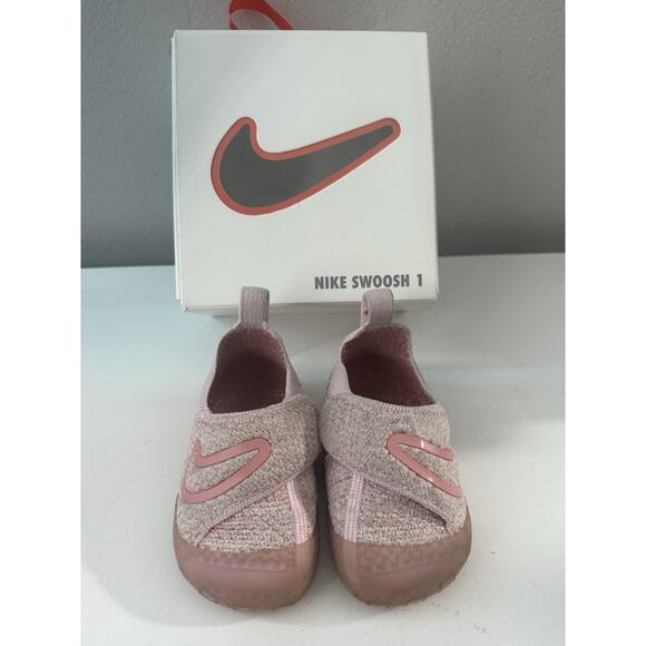 Nike Swoosh 1 Baby Flyknit pink /White Toddler Sz 5c (FB3244 600) - Picture 1 of 9